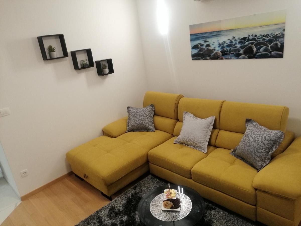 Luxury Apartment Queen Solin Exterior photo